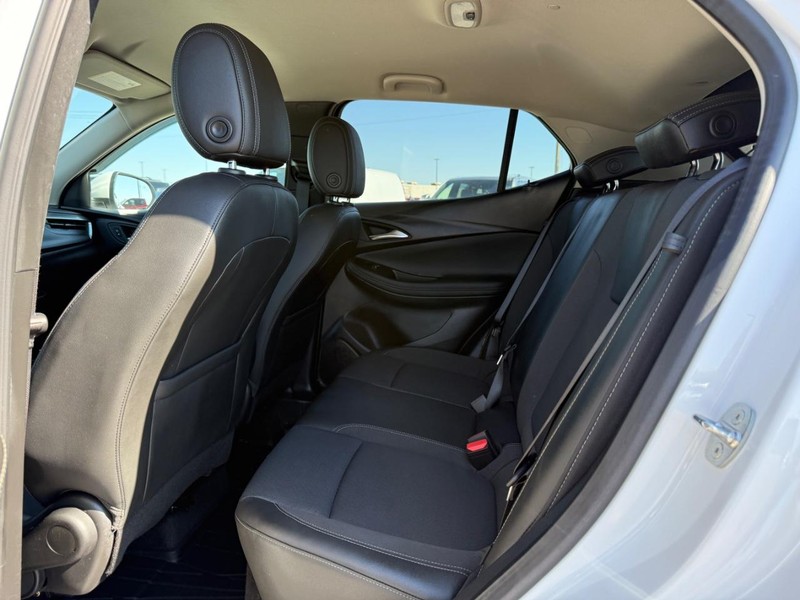 Buick Encore GX Vehicle Full-screen Gallery Image 10