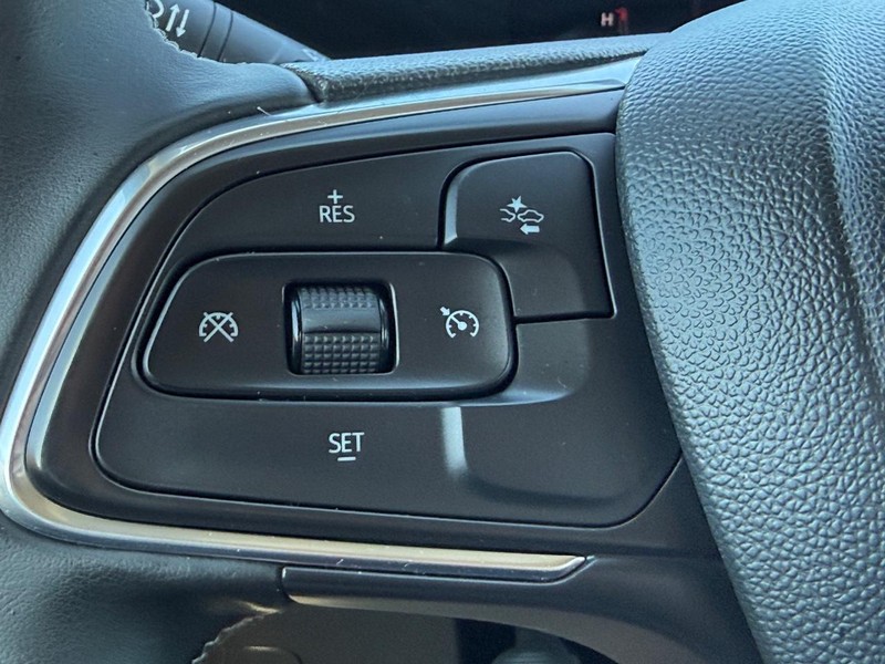 Buick Encore GX Vehicle Full-screen Gallery Image 13