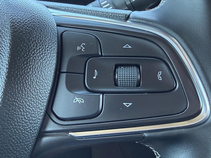 Buick Encore GX Vehicle Full-screen Gallery Image 14