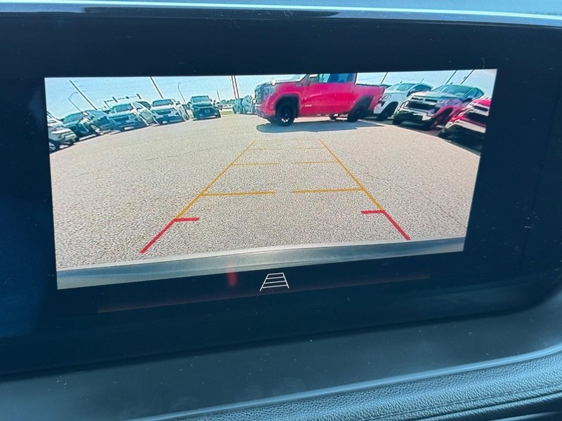 Buick Encore GX Vehicle Full-screen Gallery Image 17