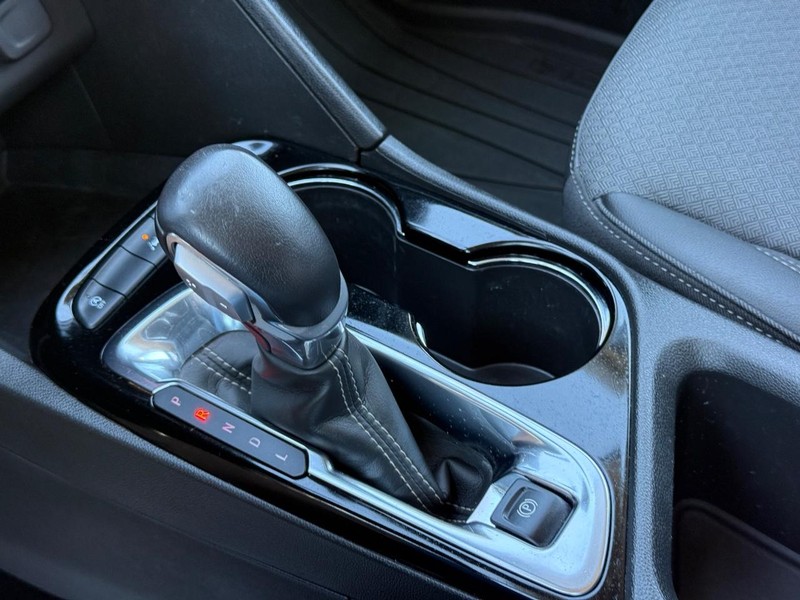 Buick Encore GX Vehicle Full-screen Gallery Image 19