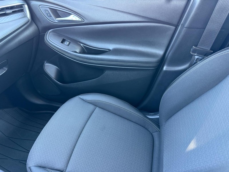 Buick Encore GX Vehicle Full-screen Gallery Image 20