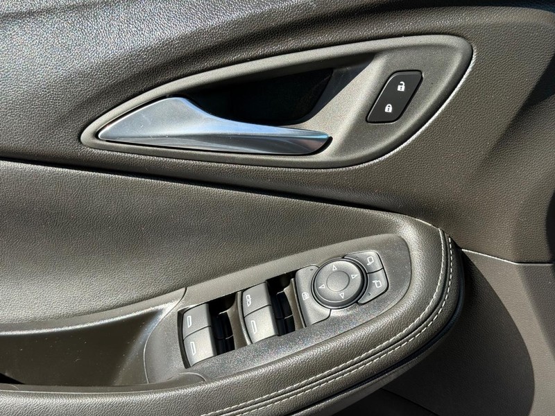 Buick Encore GX Vehicle Full-screen Gallery Image 22