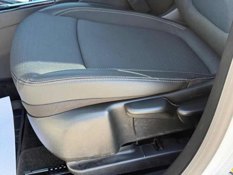 Buick Encore GX Vehicle Full-screen Gallery Image 23