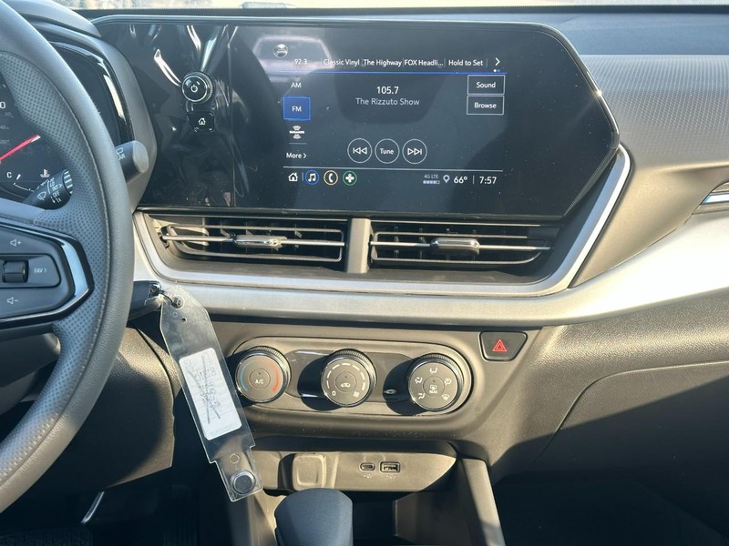 Chevrolet Trax Vehicle Full-screen Gallery Image 7