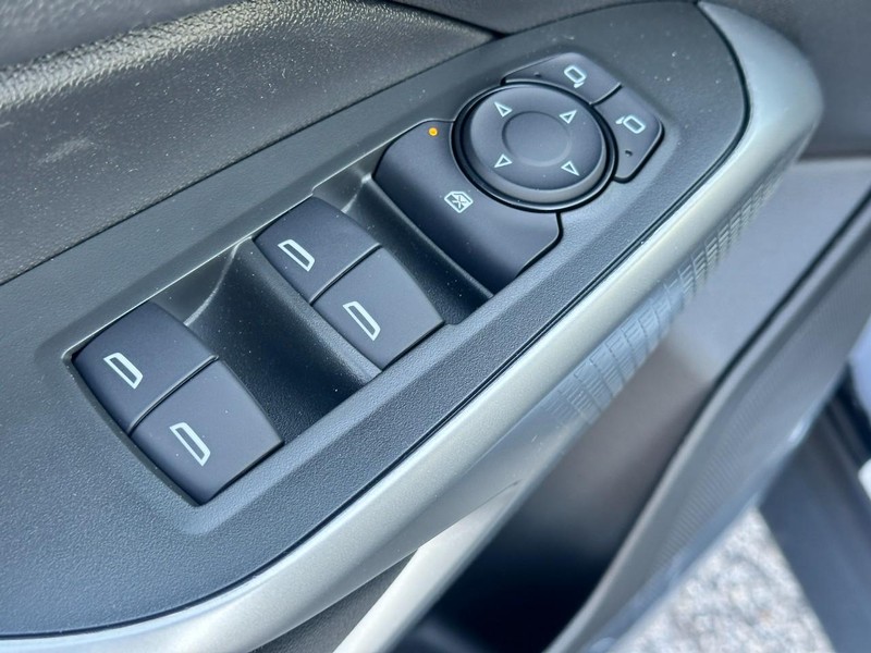 Chevrolet Trax Vehicle Full-screen Gallery Image 9