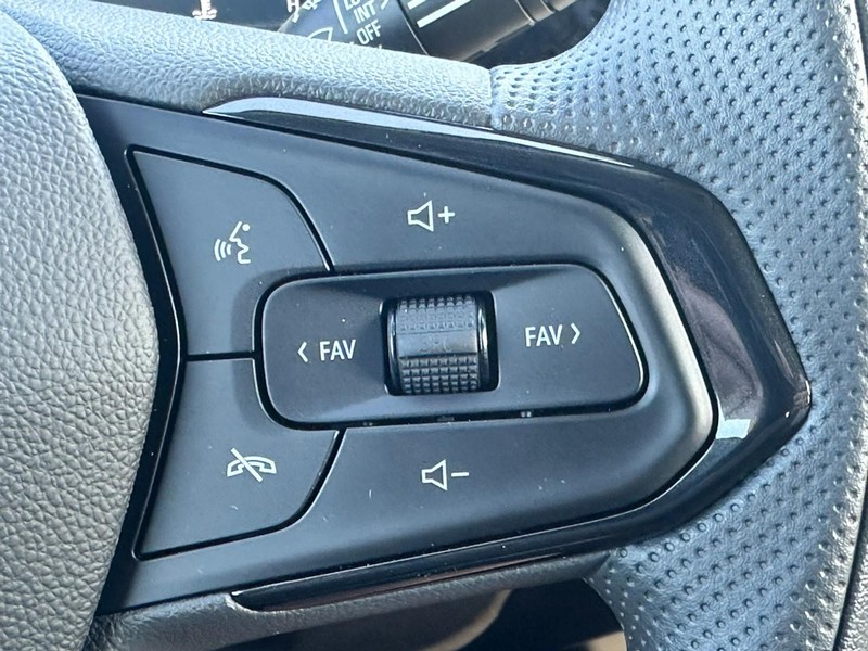 Chevrolet Trax Vehicle Full-screen Gallery Image 12