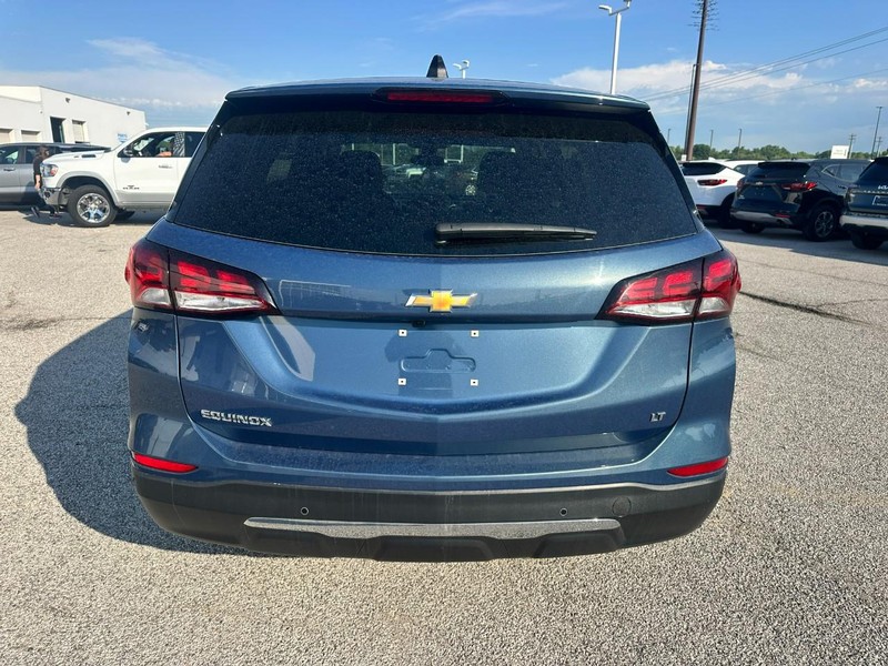 Chevrolet Equinox Vehicle Full-screen Gallery Image 4