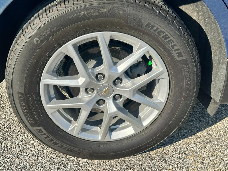 Chevrolet Equinox Vehicle Full-screen Gallery Image 6
