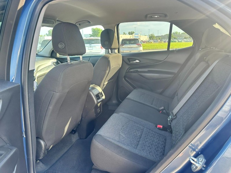 Chevrolet Equinox Vehicle Full-screen Gallery Image 10
