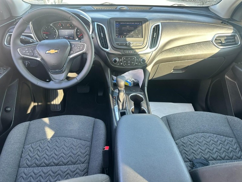 Chevrolet Equinox Vehicle Full-screen Gallery Image 11