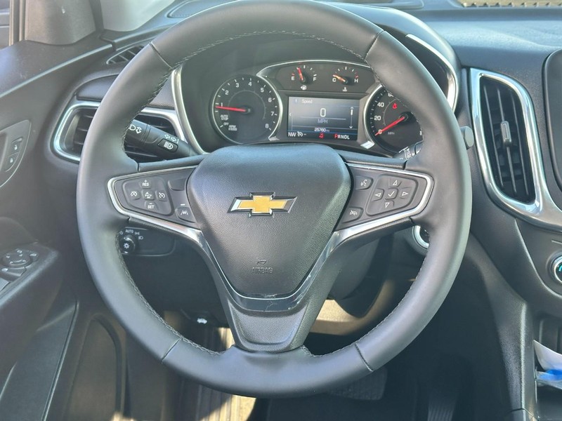 Chevrolet Equinox Vehicle Full-screen Gallery Image 12