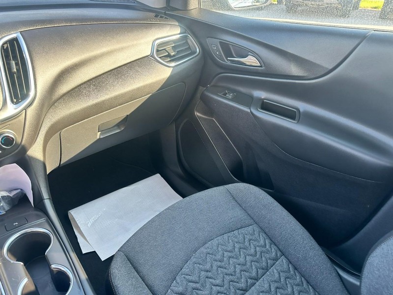 Chevrolet Equinox Vehicle Full-screen Gallery Image 14
