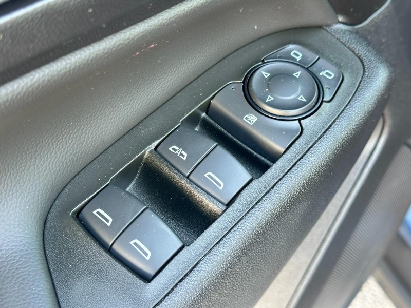 Chevrolet Equinox Vehicle Full-screen Gallery Image 15