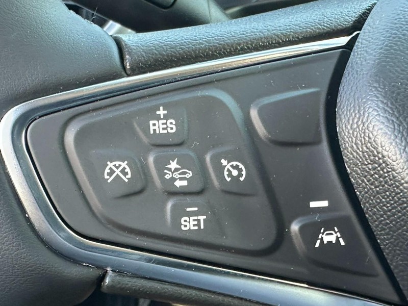 Chevrolet Equinox Vehicle Full-screen Gallery Image 17