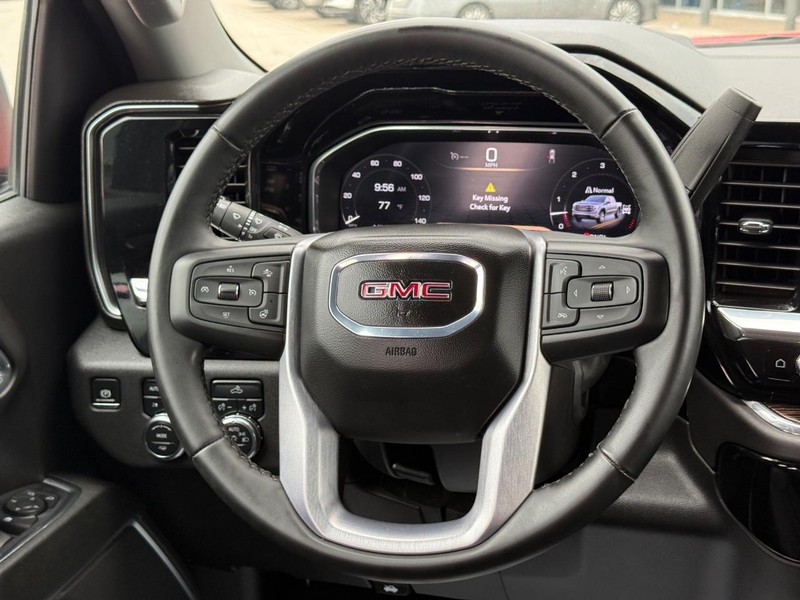 GMC Sierra 1500 Vehicle Full-screen Gallery Image 12