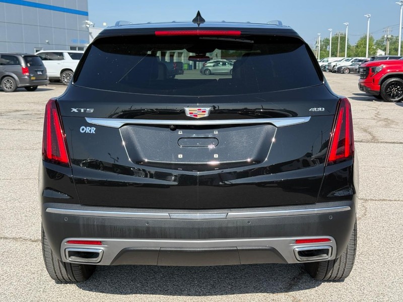 Cadillac XT5 Vehicle Full-screen Gallery Image 04