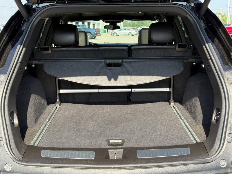 Cadillac XT5 Vehicle Full-screen Gallery Image 06