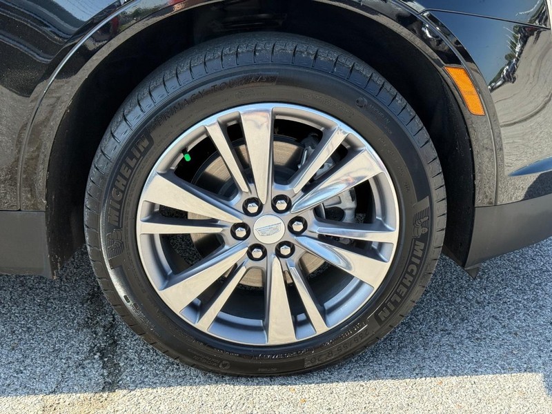 Cadillac XT5 Vehicle Full-screen Gallery Image 07