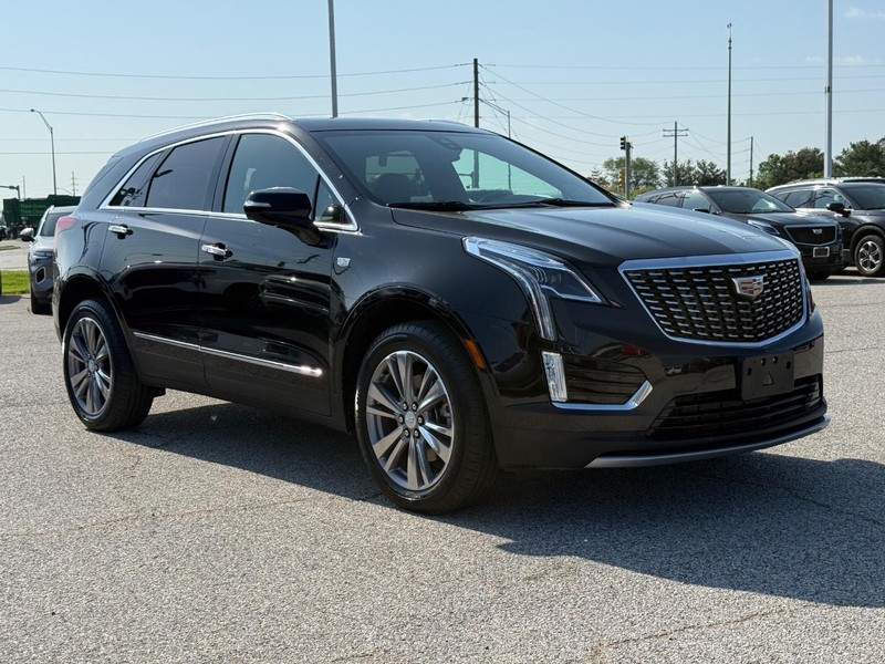 Cadillac XT5 Vehicle Full-screen Gallery Image 08