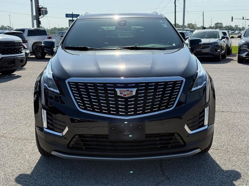 Cadillac XT5 Vehicle Full-screen Gallery Image 09