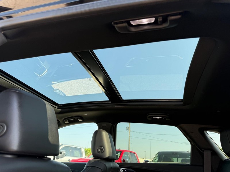 Cadillac XT5 Vehicle Full-screen Gallery Image 11