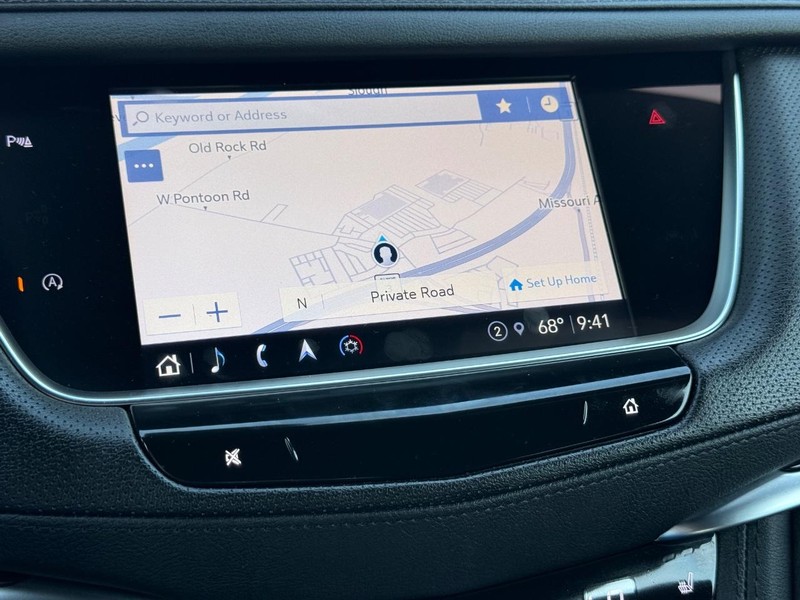 Cadillac XT5 Vehicle Full-screen Gallery Image 17