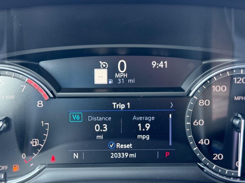 Cadillac XT5 Vehicle Full-screen Gallery Image 22
