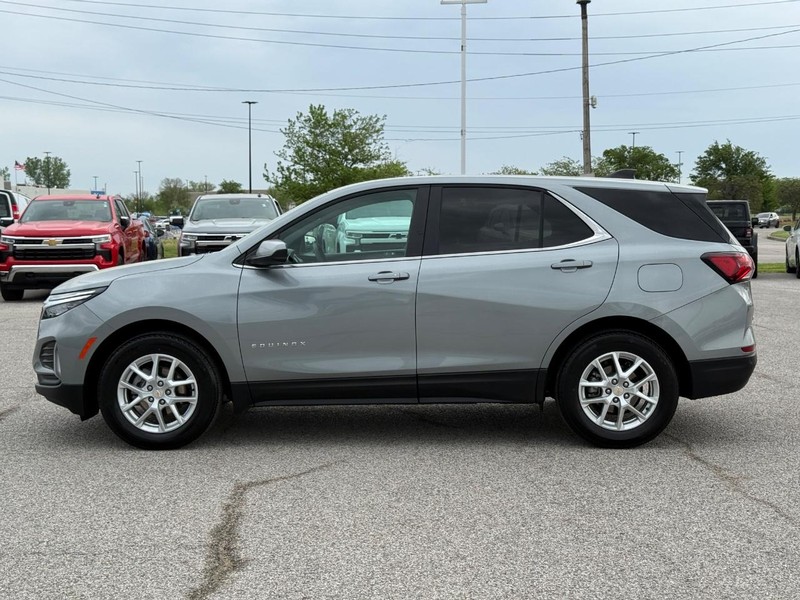 Chevrolet Equinox Vehicle Full-screen Gallery Image 2