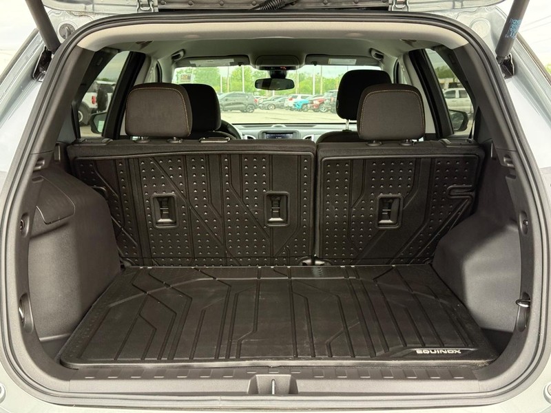 Chevrolet Equinox Vehicle Full-screen Gallery Image 6