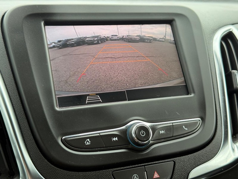 Chevrolet Equinox Vehicle Full-screen Gallery Image 17