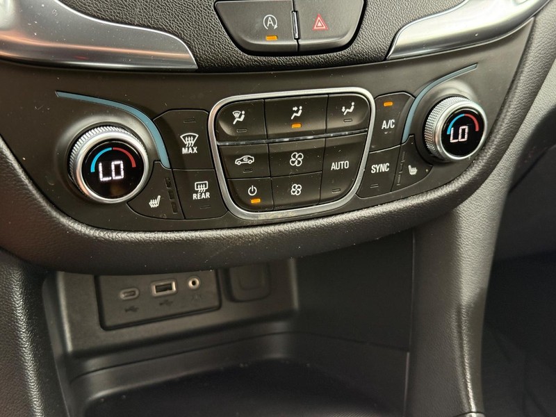 Chevrolet Equinox Vehicle Full-screen Gallery Image 18