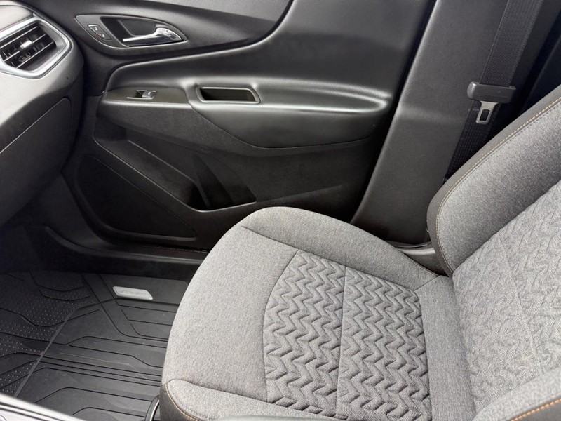 Chevrolet Equinox Vehicle Full-screen Gallery Image 20