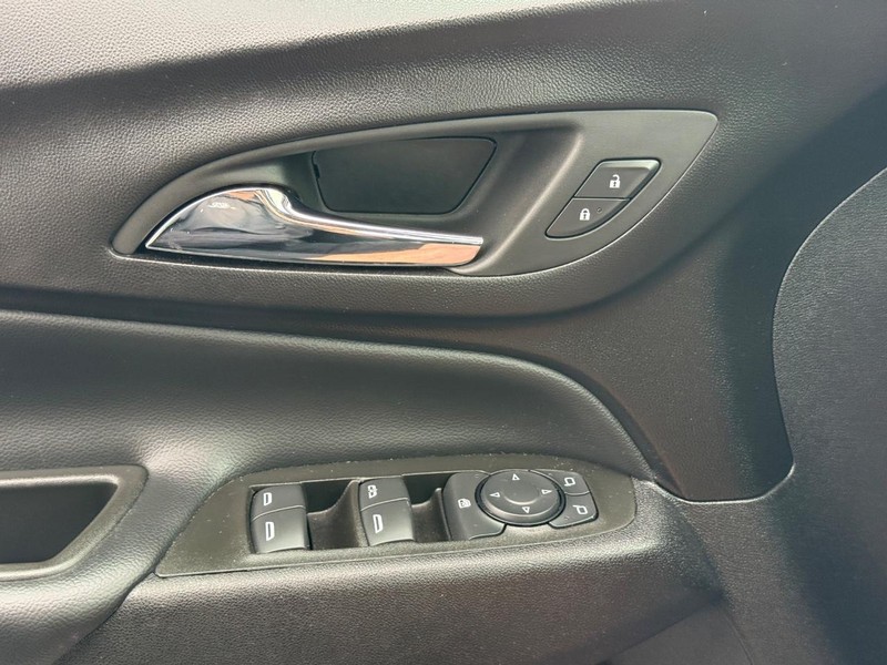 Chevrolet Equinox Vehicle Full-screen Gallery Image 21