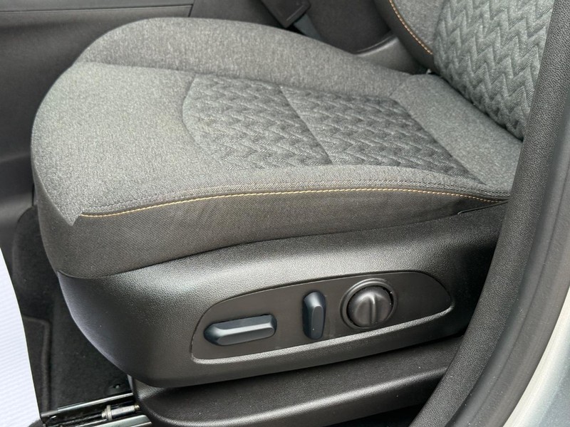 Chevrolet Equinox Vehicle Full-screen Gallery Image 22