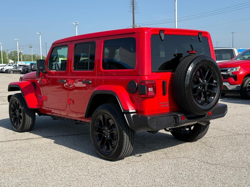 Jeep Wrangler 4xe Vehicle Full-screen Gallery Image 3
