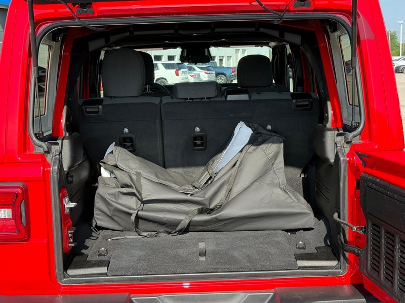 Jeep Wrangler 4xe Vehicle Full-screen Gallery Image 6