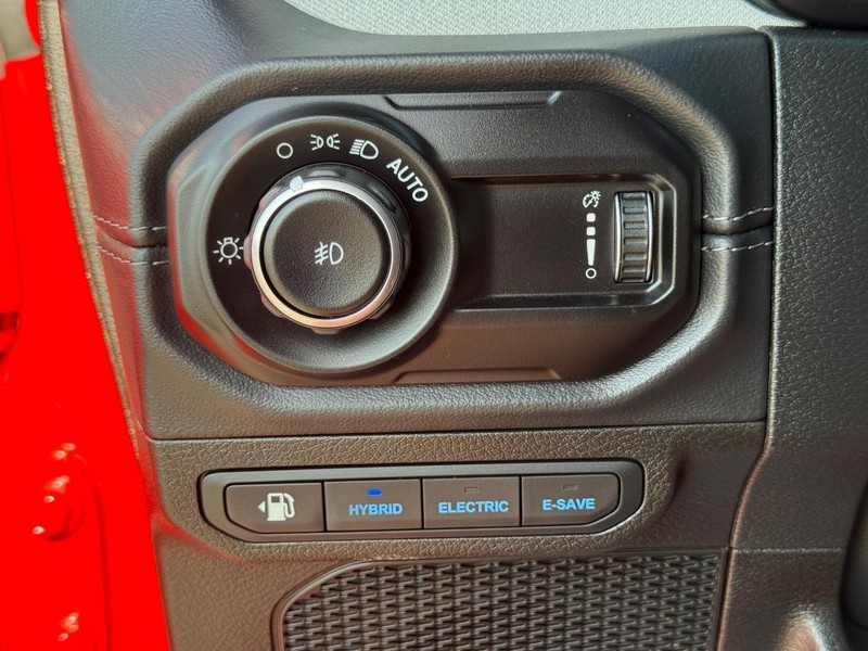 Jeep Wrangler 4xe Vehicle Full-screen Gallery Image 23