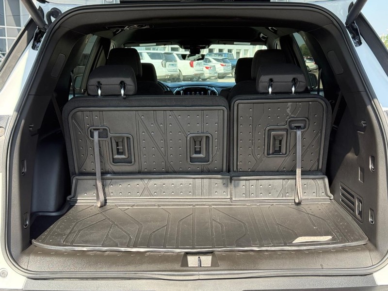 Chevrolet Traverse Vehicle Full-screen Gallery Image 6