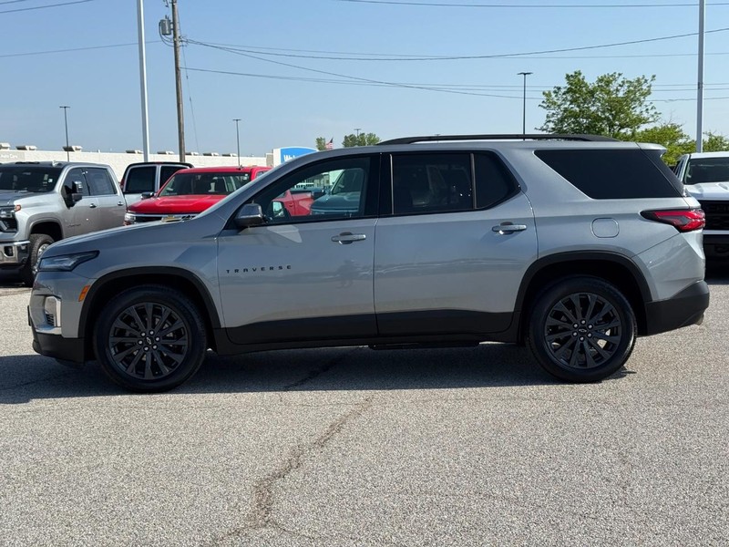 Chevrolet Traverse Vehicle Full-screen Gallery Image 2