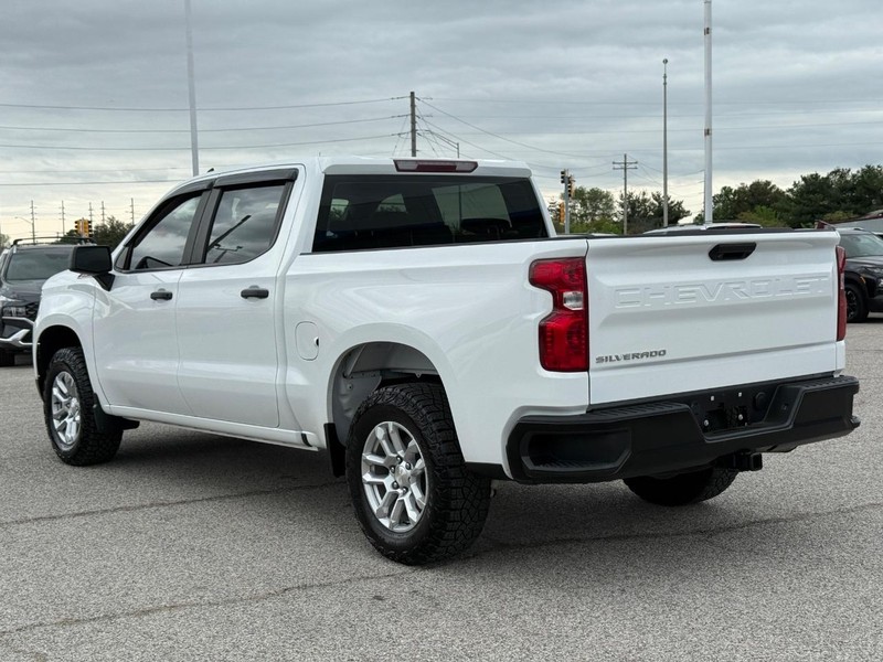 Chevrolet Silverado 1500 Vehicle Full-screen Gallery Image 3