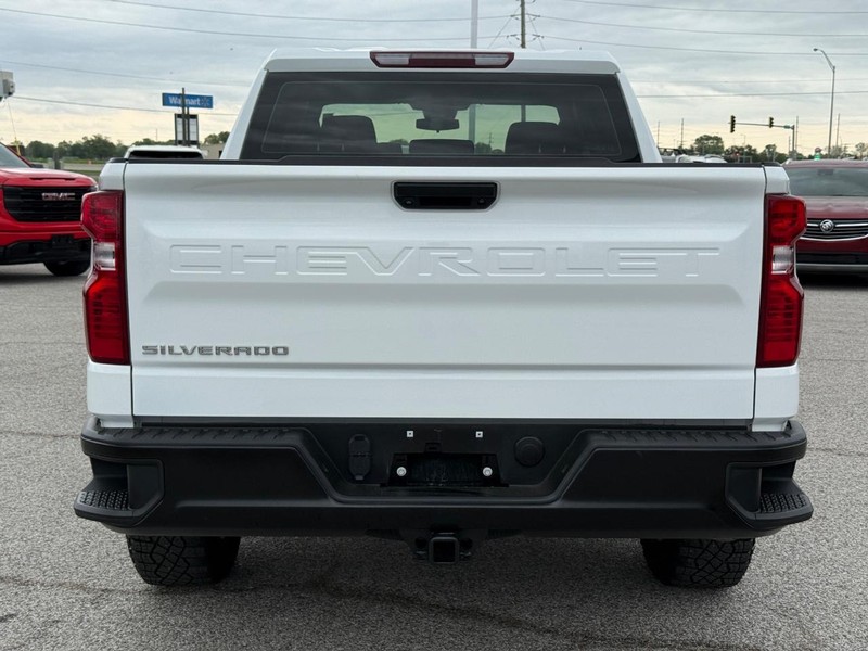 Chevrolet Silverado 1500 Vehicle Full-screen Gallery Image 4
