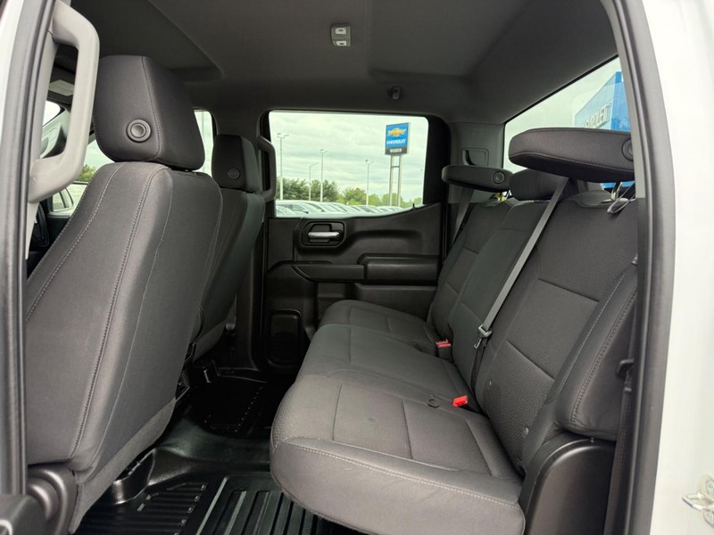 Chevrolet Silverado 1500 Vehicle Full-screen Gallery Image 11