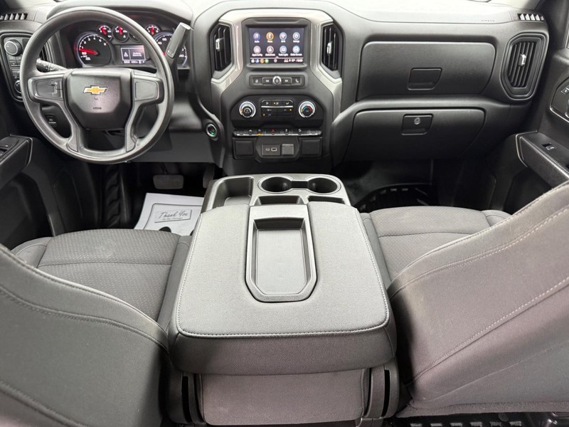 Chevrolet Silverado 1500 Vehicle Full-screen Gallery Image 12