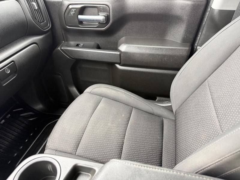 Chevrolet Silverado 1500 Vehicle Full-screen Gallery Image 19