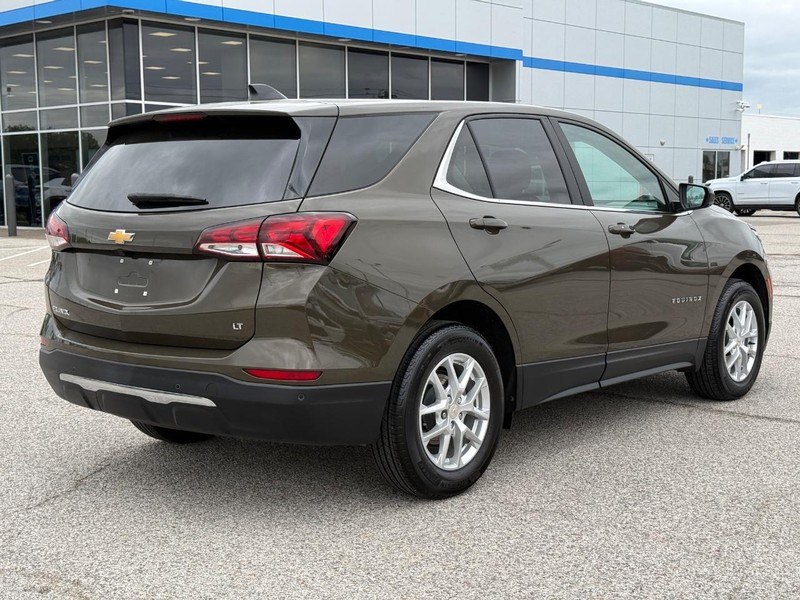 Chevrolet Equinox Vehicle Full-screen Gallery Image 5