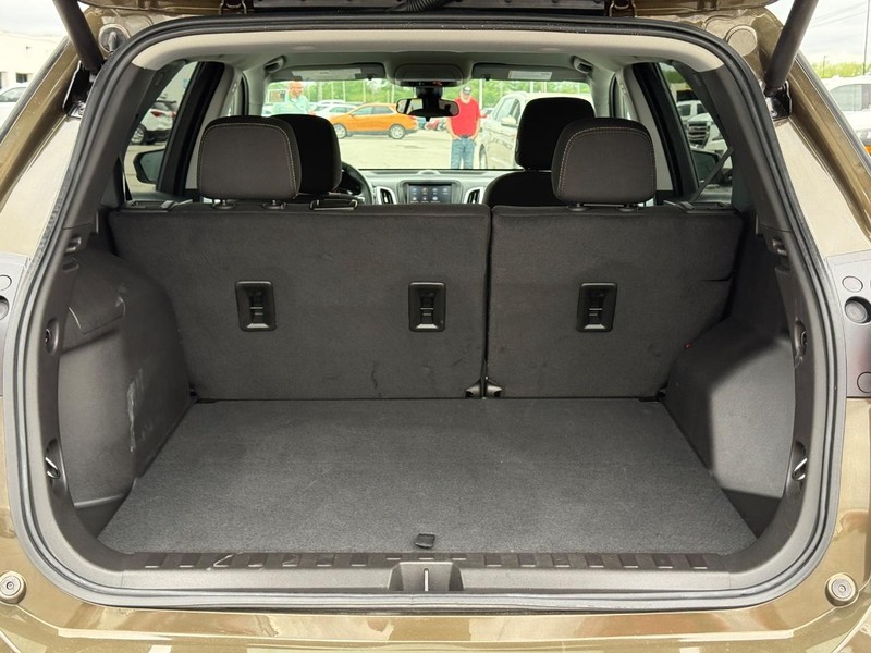 Chevrolet Equinox Vehicle Full-screen Gallery Image 6