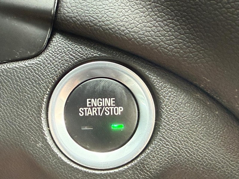 Chevrolet Equinox Vehicle Full-screen Gallery Image 15