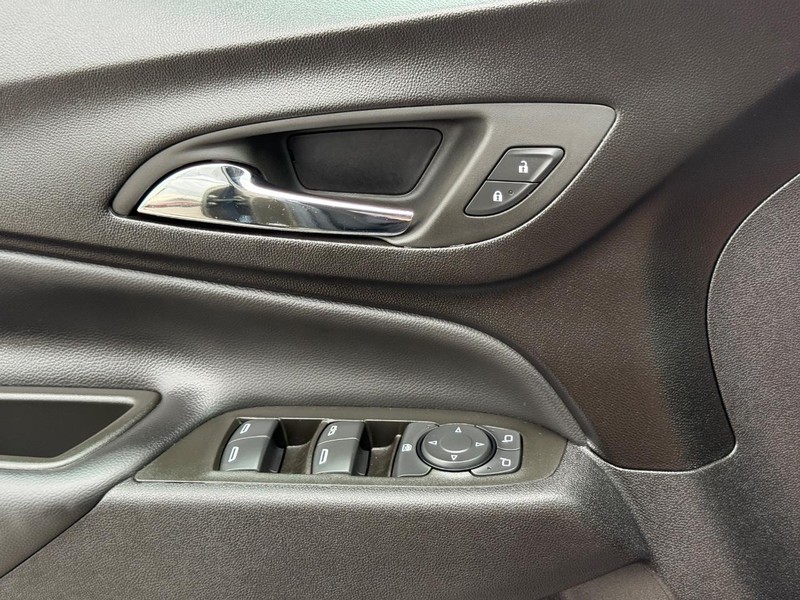 Chevrolet Equinox Vehicle Full-screen Gallery Image 22