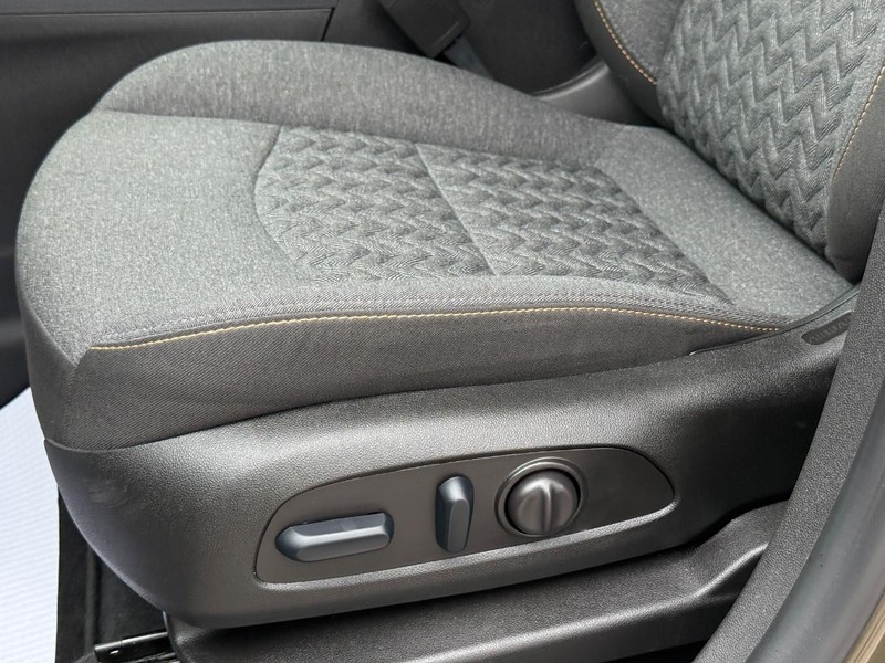 Chevrolet Equinox Vehicle Full-screen Gallery Image 23